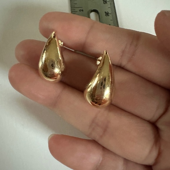 10kt Yellow Gold Teardrop Earring - Picture 1 of 4